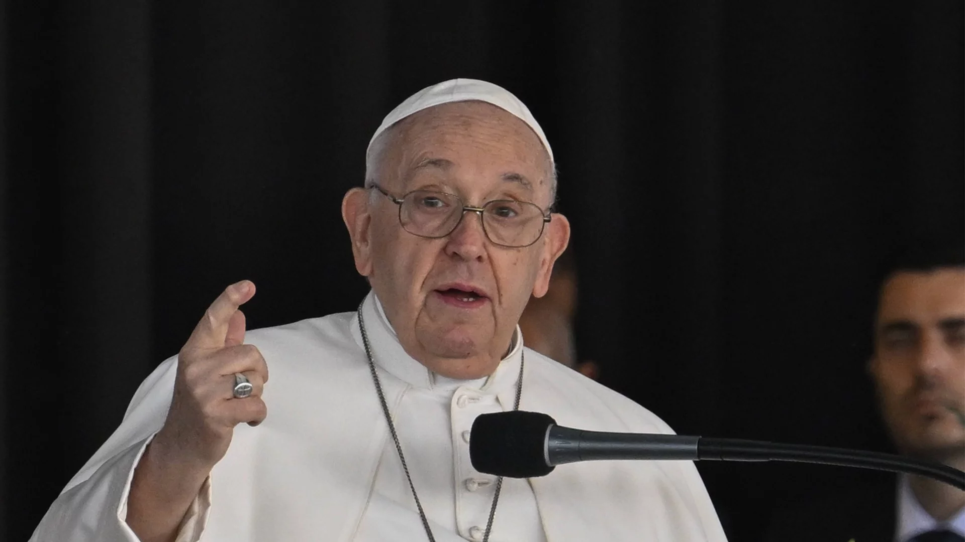 Politico: Папа Франциск загуби контрол над либералната си революция