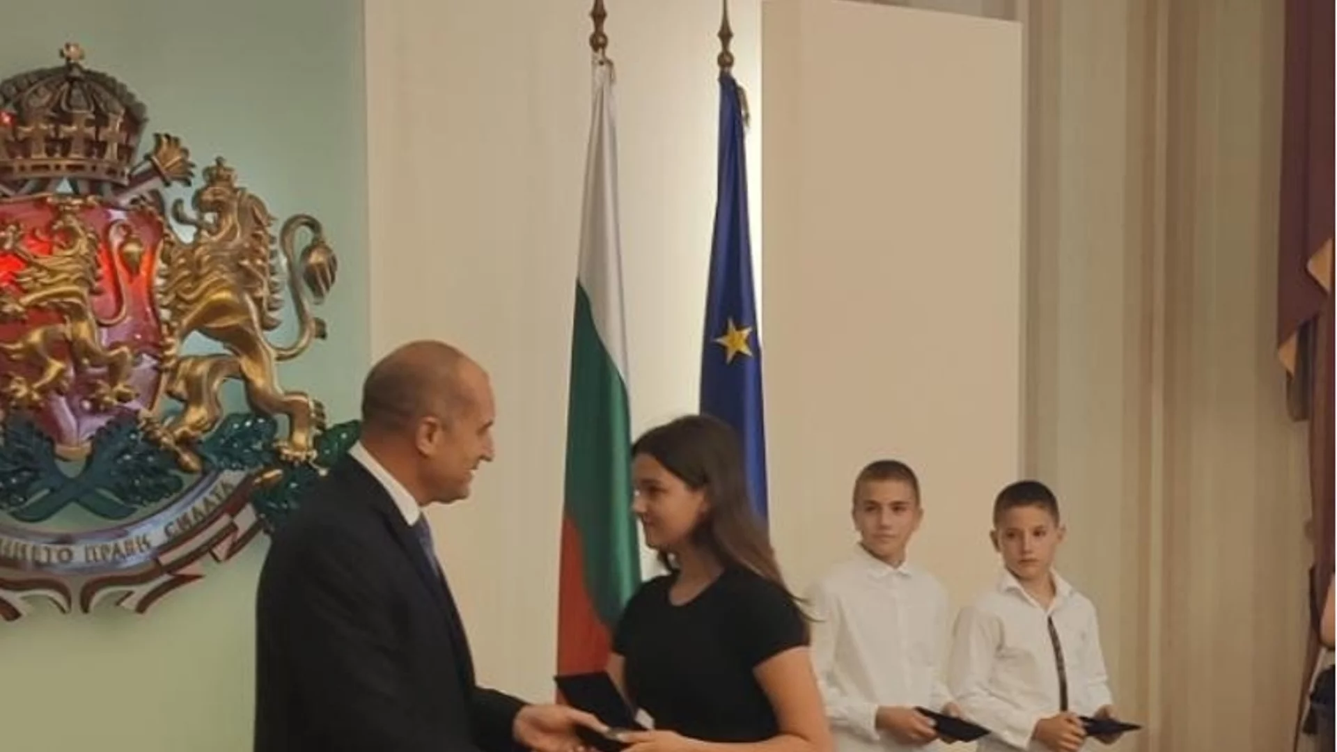 Ученичка от Бургас бе наградена от президента Румен Радев