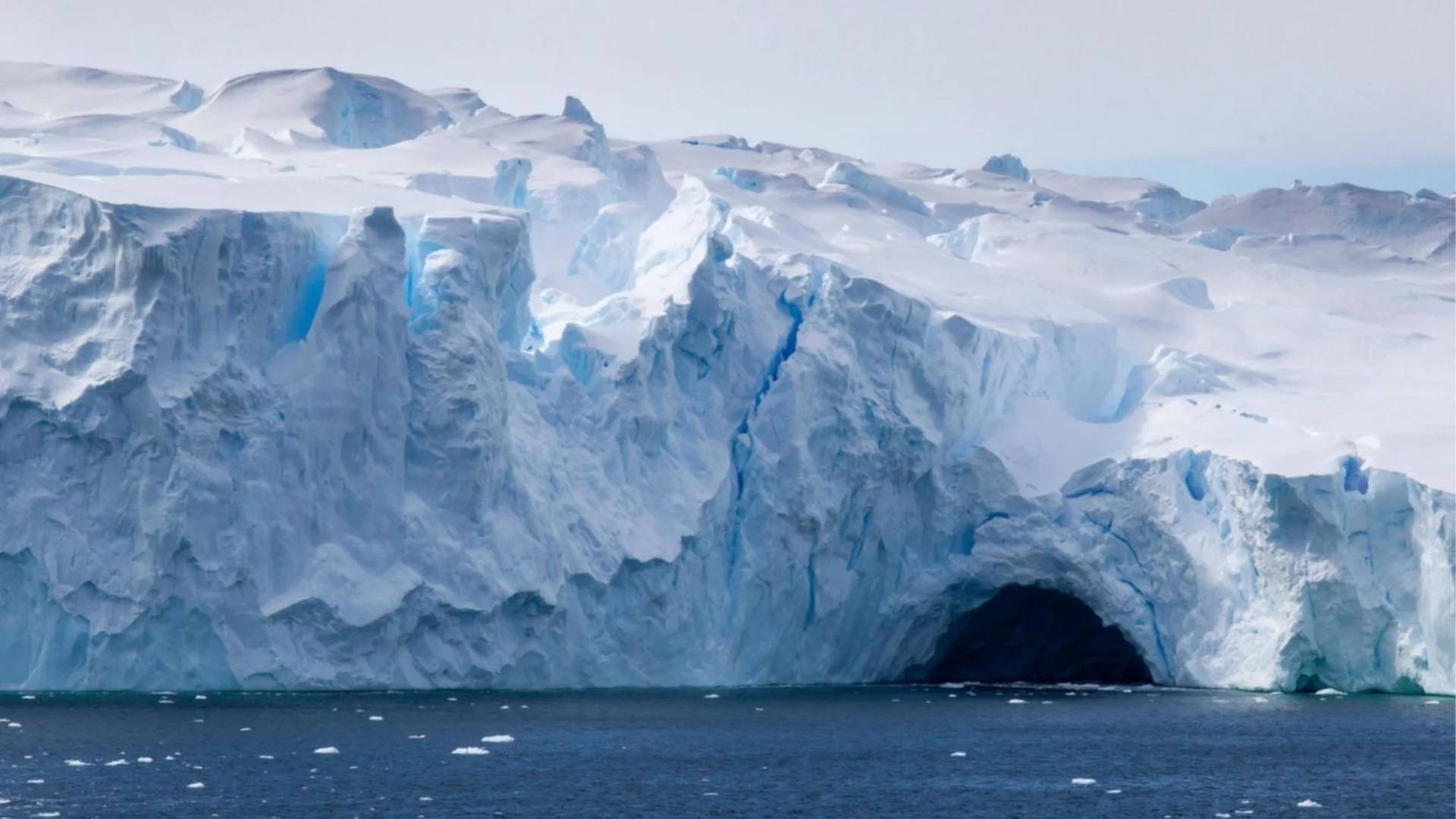 Топенето на ледовете в Антарктика достига критична точка