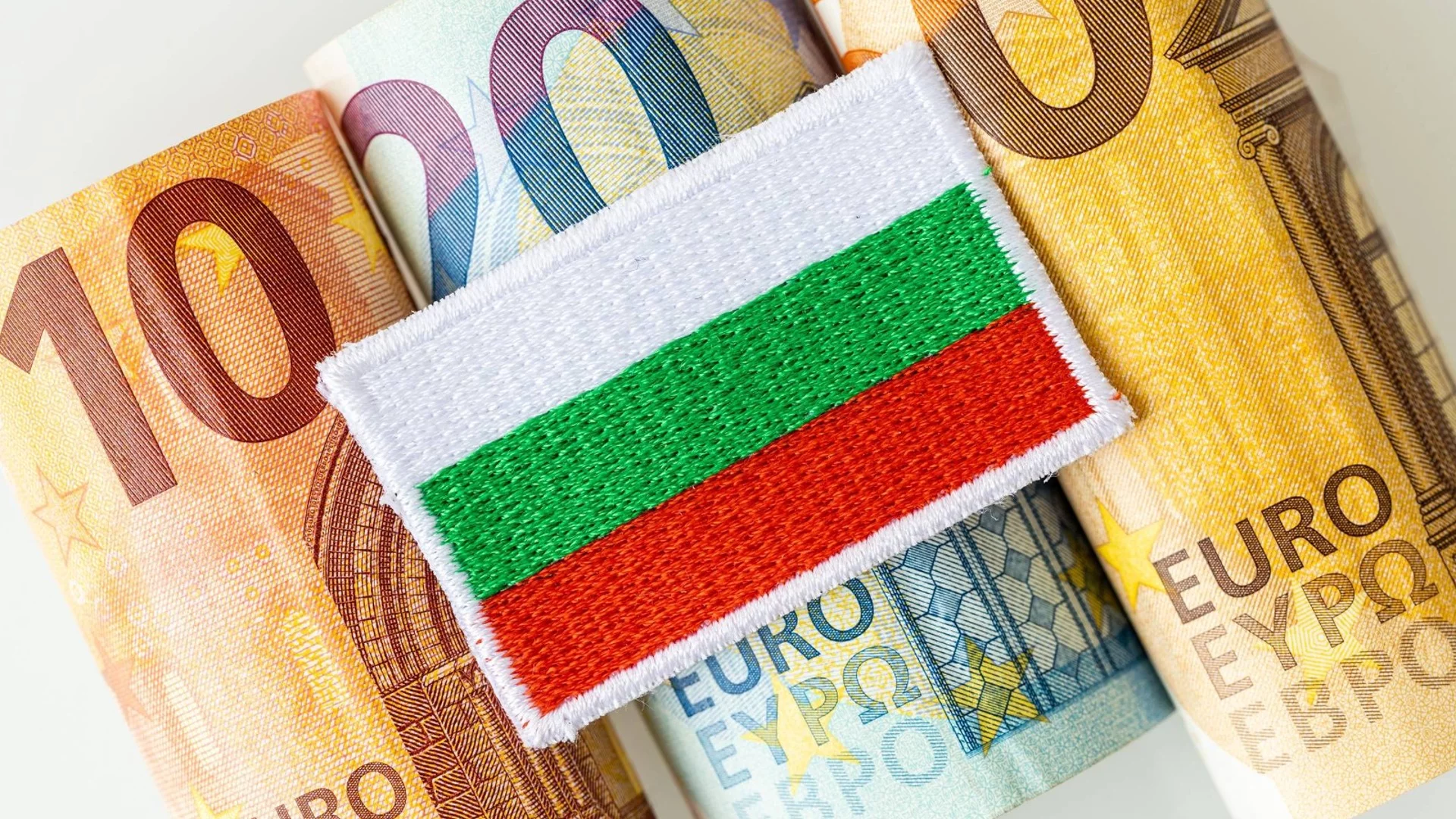 Politico: България ще получи "не" от Европа за приемане на еврото