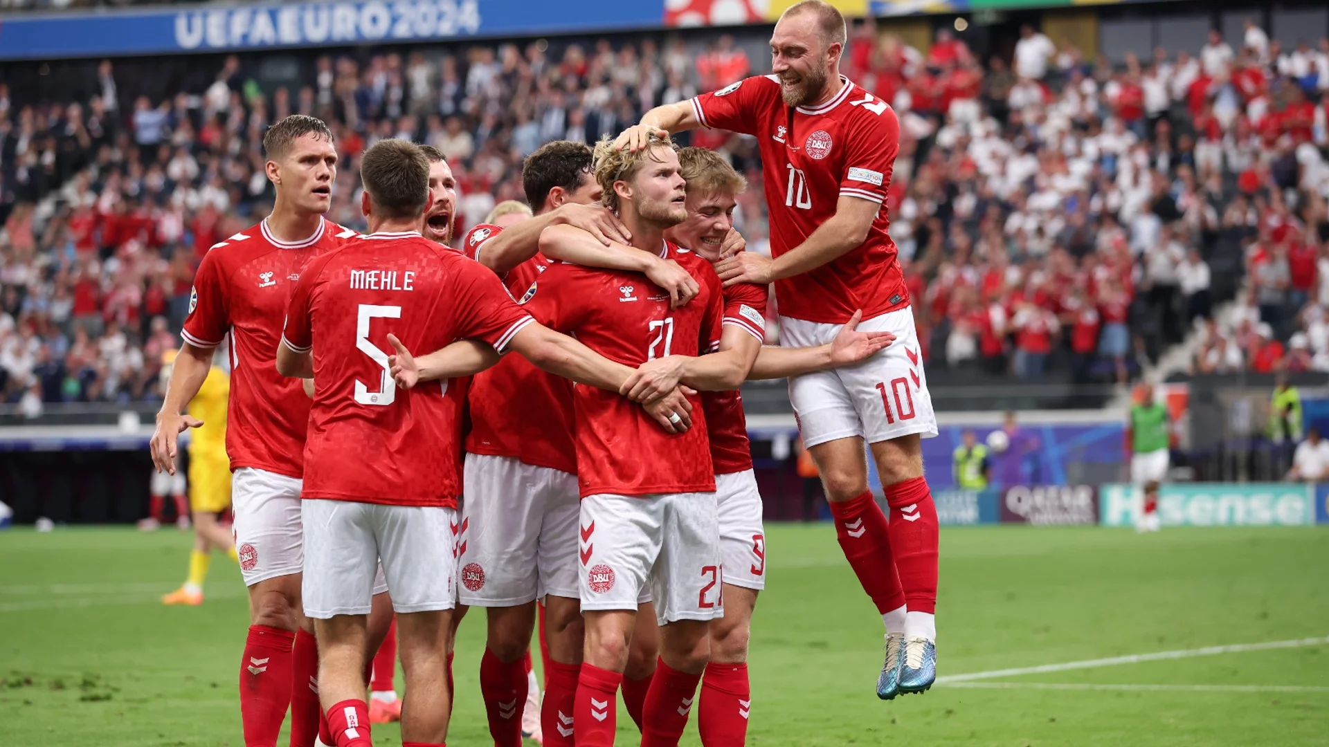 Дания не успя да победи Сърбия, но си осигури мач с Германия на Евро 2024 (ВИДЕО)