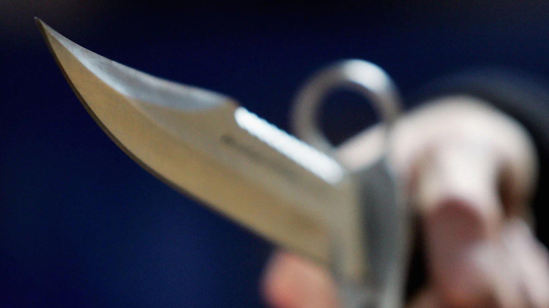 Нападение с нож: Жена намушка мъж в центъра на София