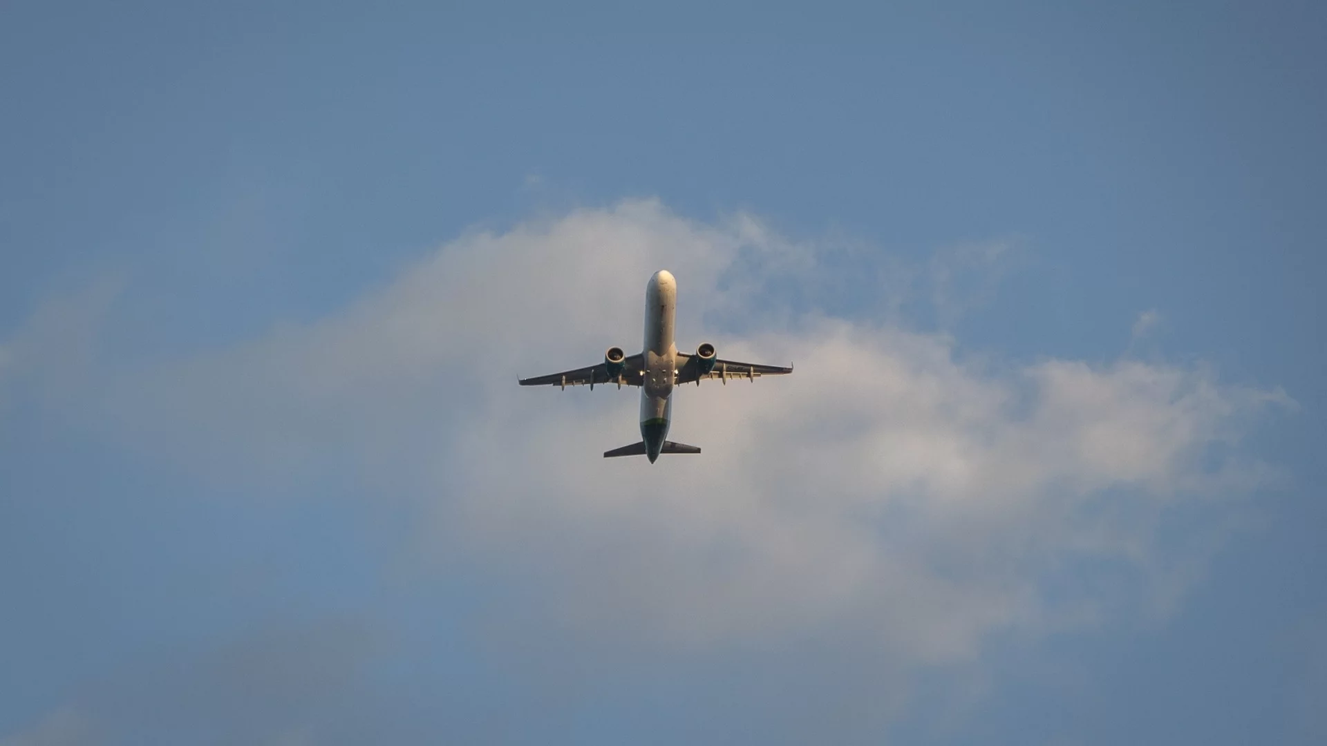 Европейска авиокомпания отменя стотици полети, засягащи 35 000 пътници