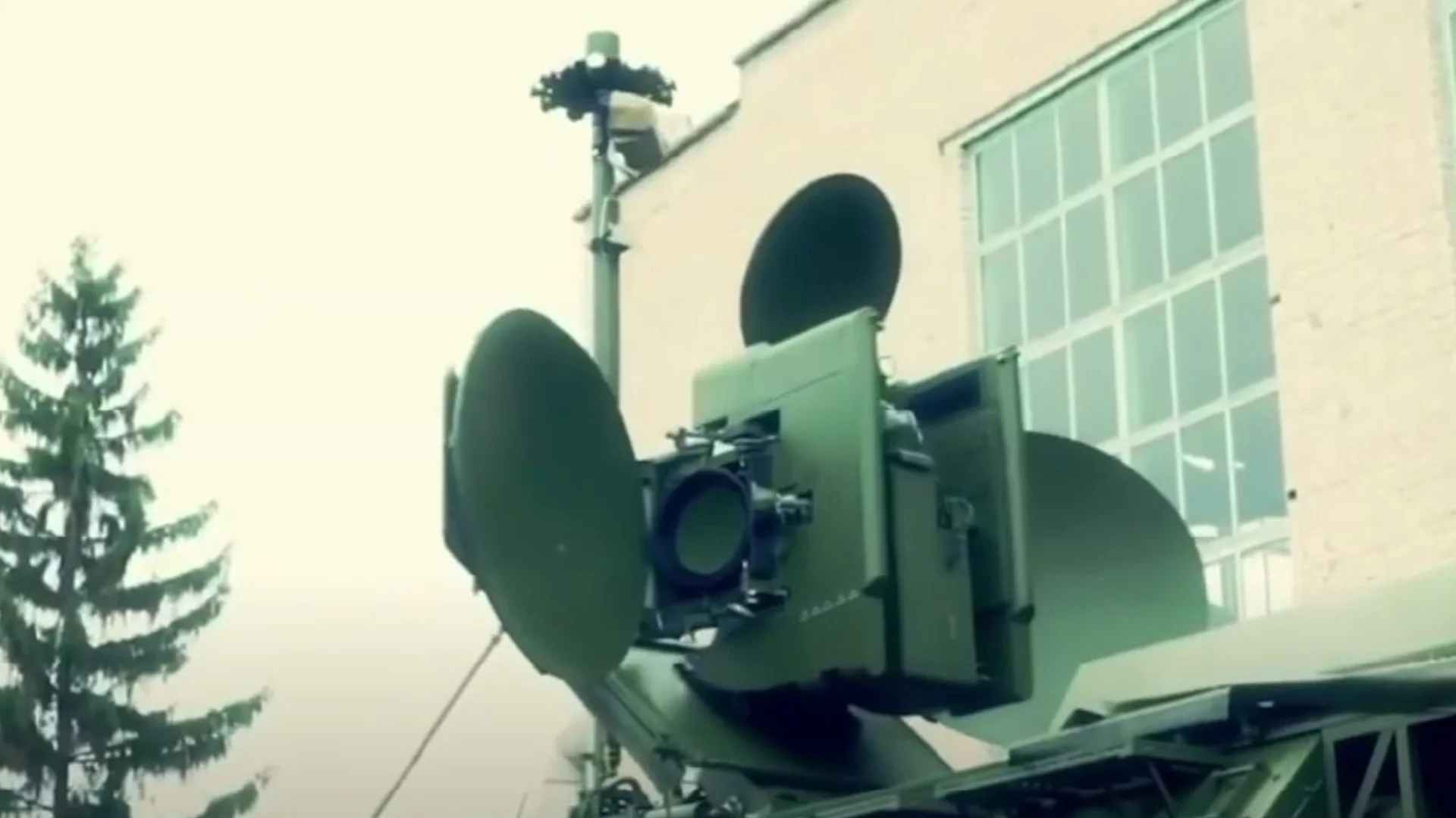 Руска система за радиоелектронно заглушаване вече е в историята след удар в Крим: Сателитни снимки