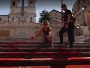 Вандалщина: Активисти заляха Испанските стълби в Рим с червена боя