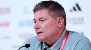 Бивши треньори на Левски и ЦСКА сред фаворитите да заместят Пикси Стойкович