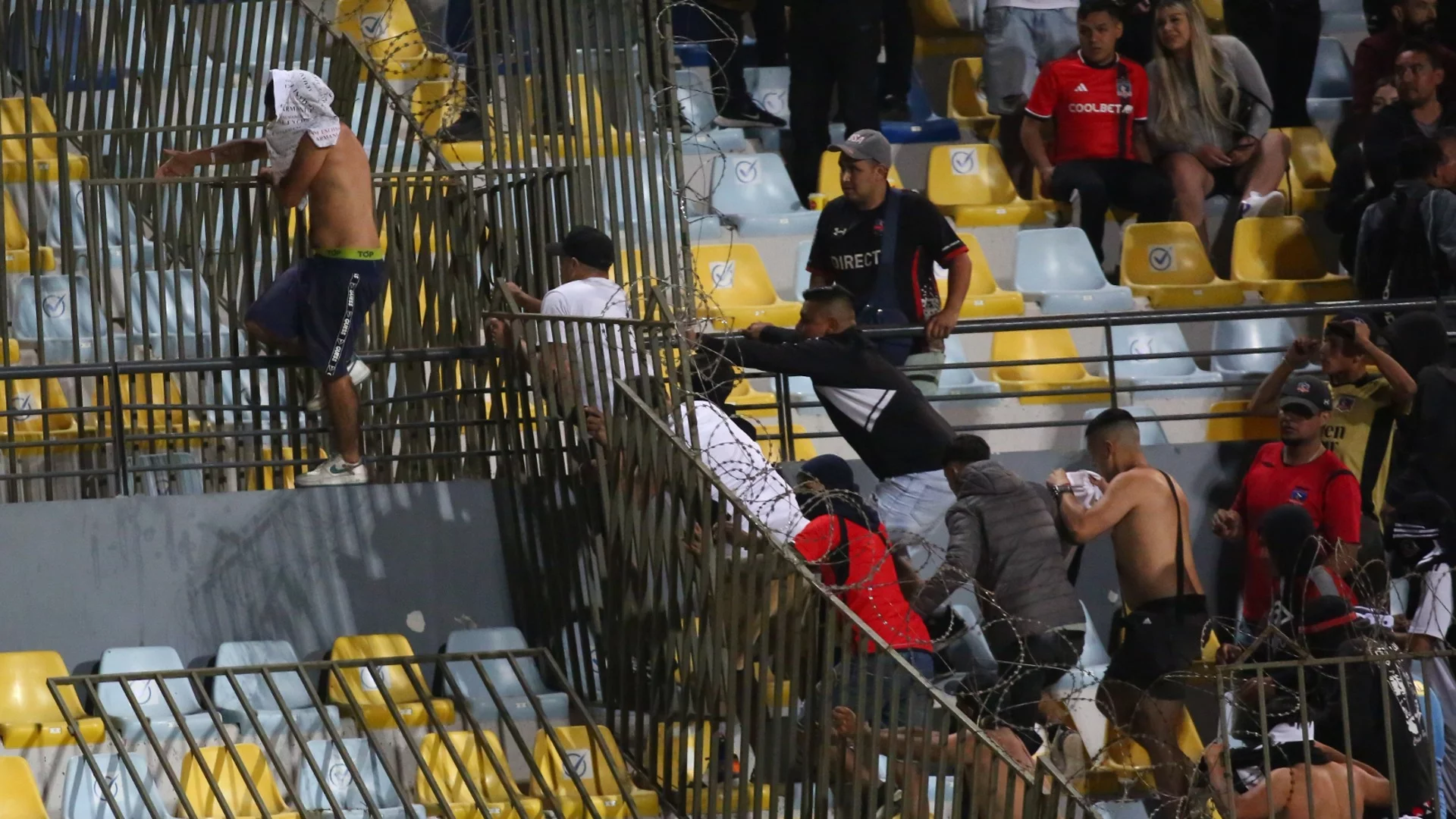 Трагедия: Футболен фен бе убит преди контрола в Чили