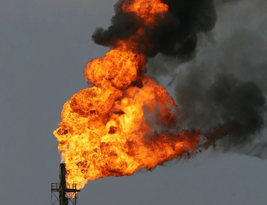 Руско признание: Дрон удари петролна база и причини пожар (ВИДЕО)*