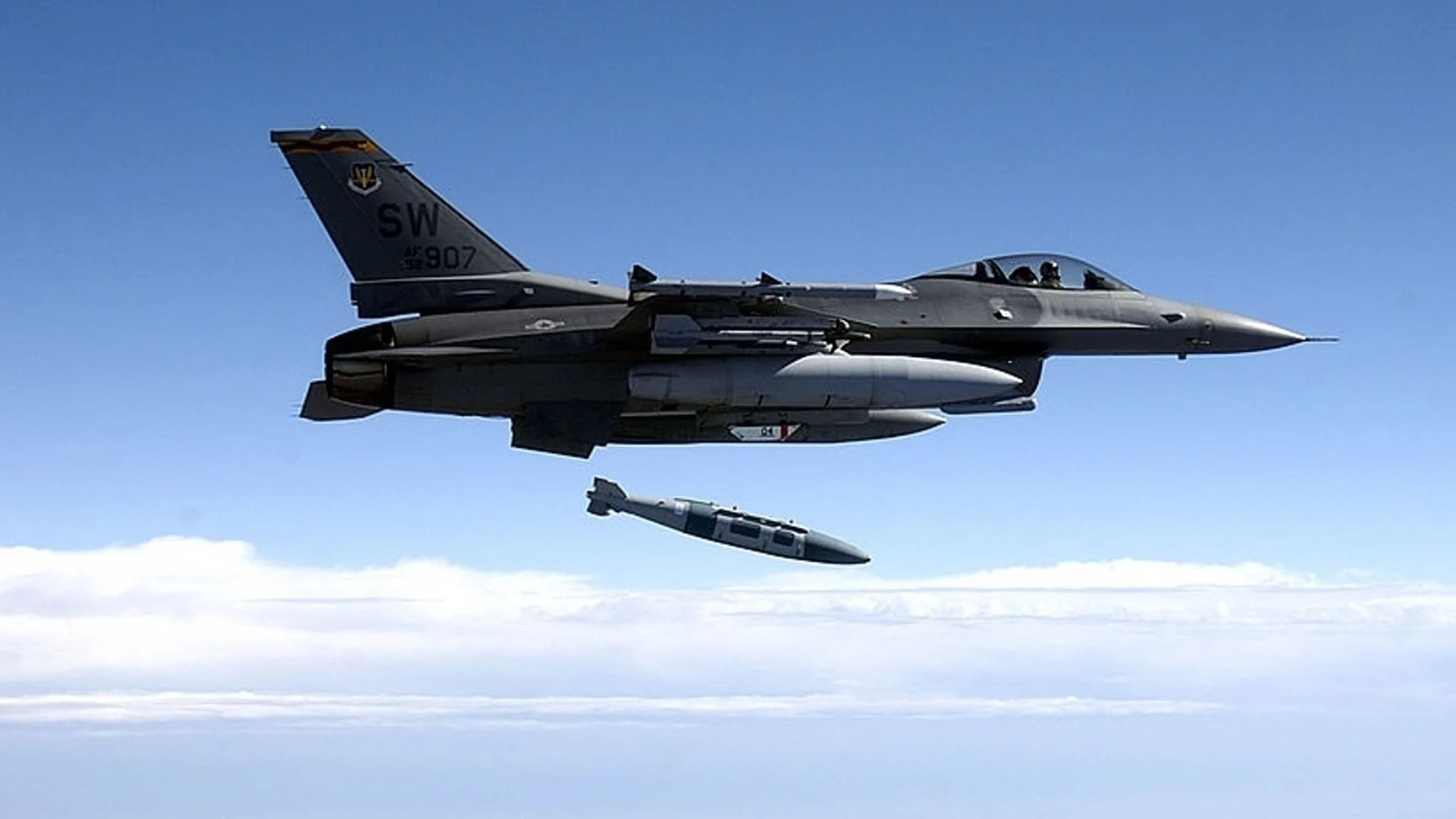 Дания завърши обучението на първата група украински специалисти на F-16