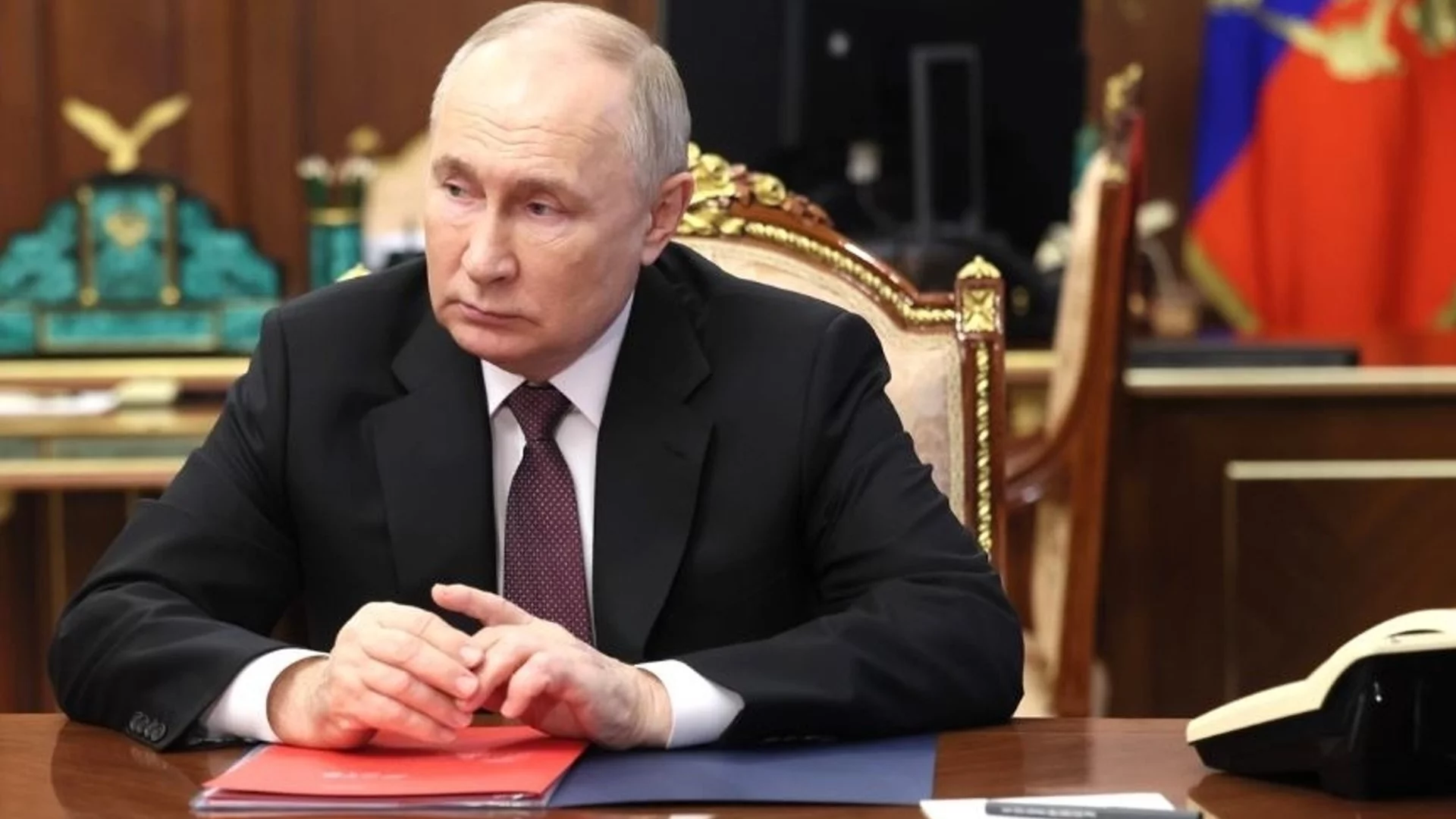 "Убийства, преврати и хаос: от кухнята на тайната шпионска война на Путин срещу Европа": The Times