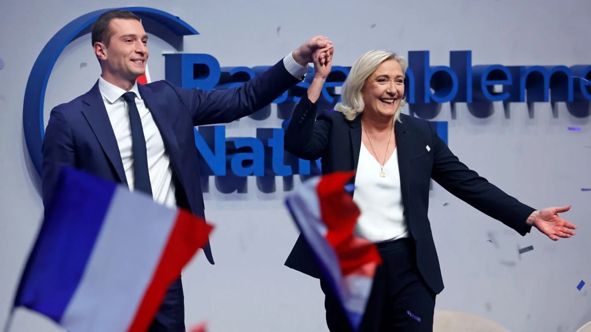 Изборите във Франция: Макрон предизвика крайнодесните и ще загуби съкрушително (СНИМКИ)