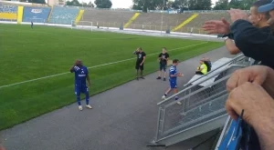 Комично и красиво: Нова звезда на Левски ощастливи дете, искало неистово фланелката му