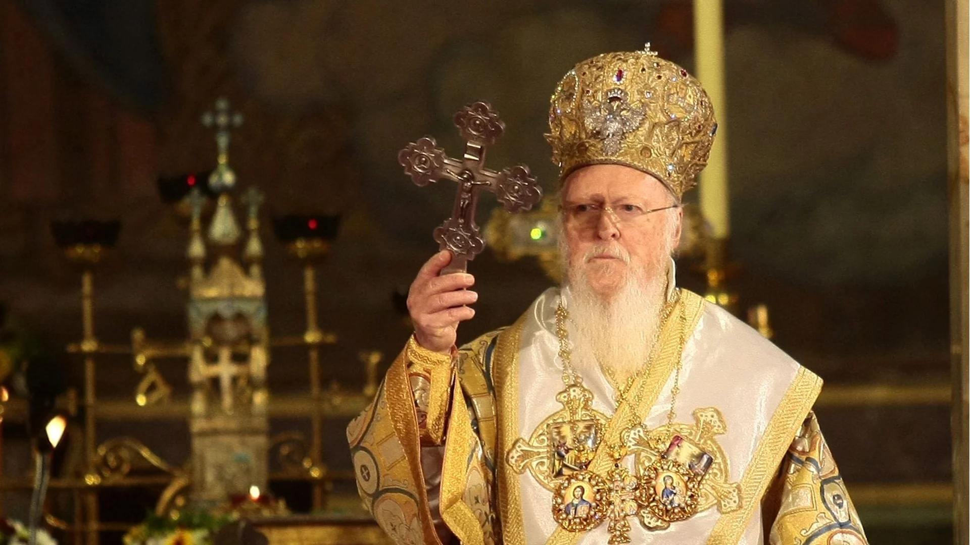 Вселенският патриарх Вартоломей пристигна за избора на нов патриарх