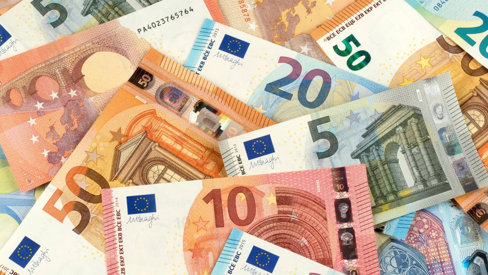 Еврото поема уверено в нова посока през новата седмица