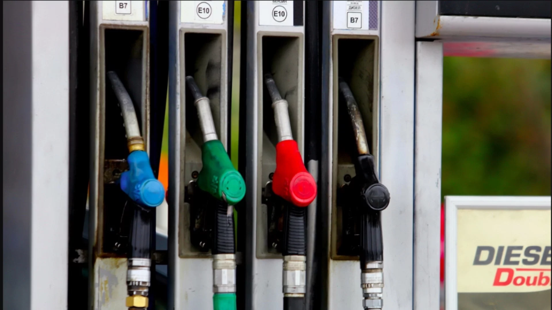 2 години по-късно: КЗК няма да санкционира бензиностанции заради паниката с горива