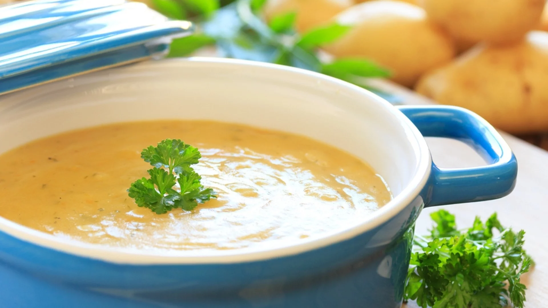 Картофена супа с пресни подправки: Много ароматна