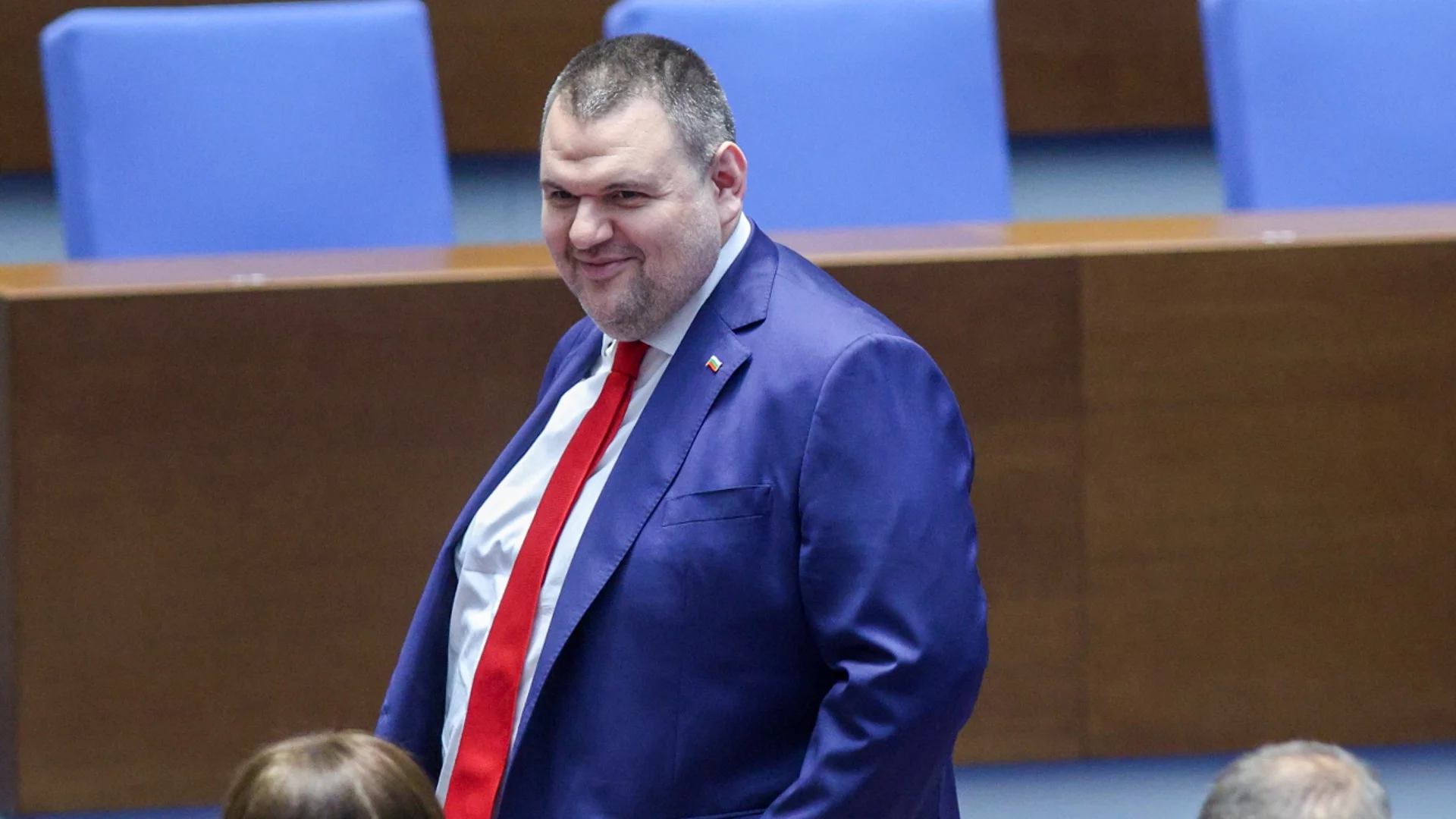 Пеевски се закани на депутатите от ДПС, които не подкрепиха кабинета "Желязков" (ВИДЕО)
