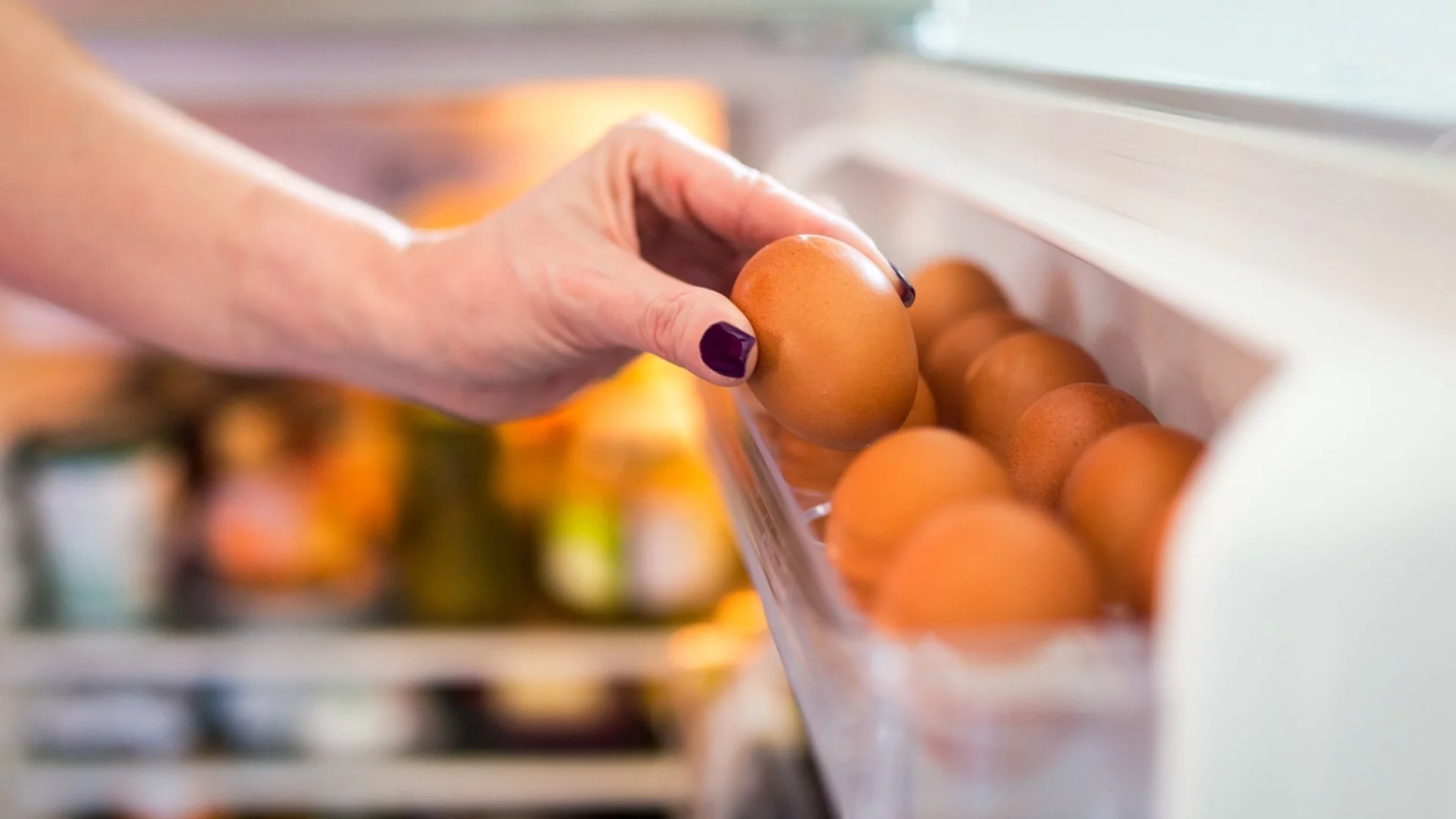 Без салмонела: Как да запазим яйцата свежи през летните месеци и какво да не правим?