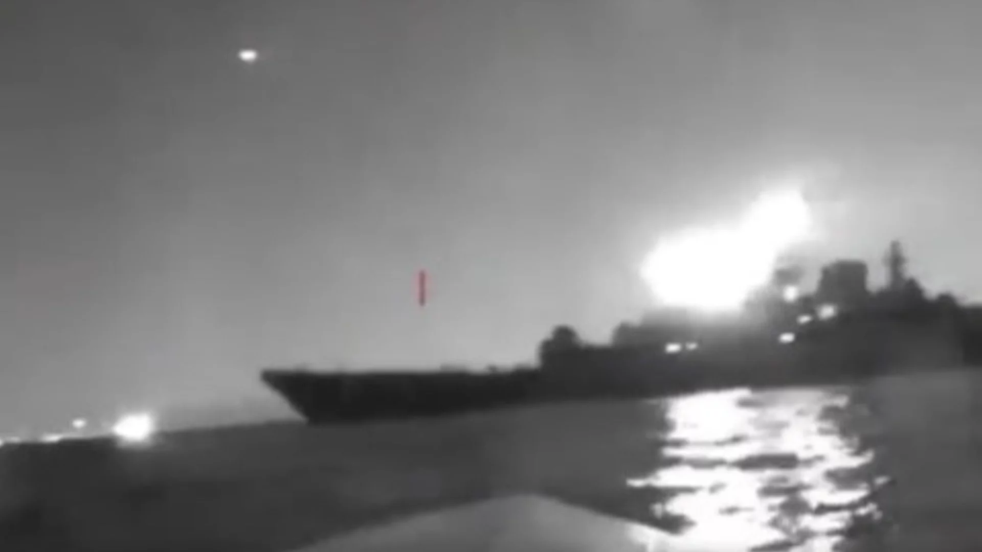 Украйна удари руското пристанище Новоросийск с безпилотни катери (ВИДЕО)