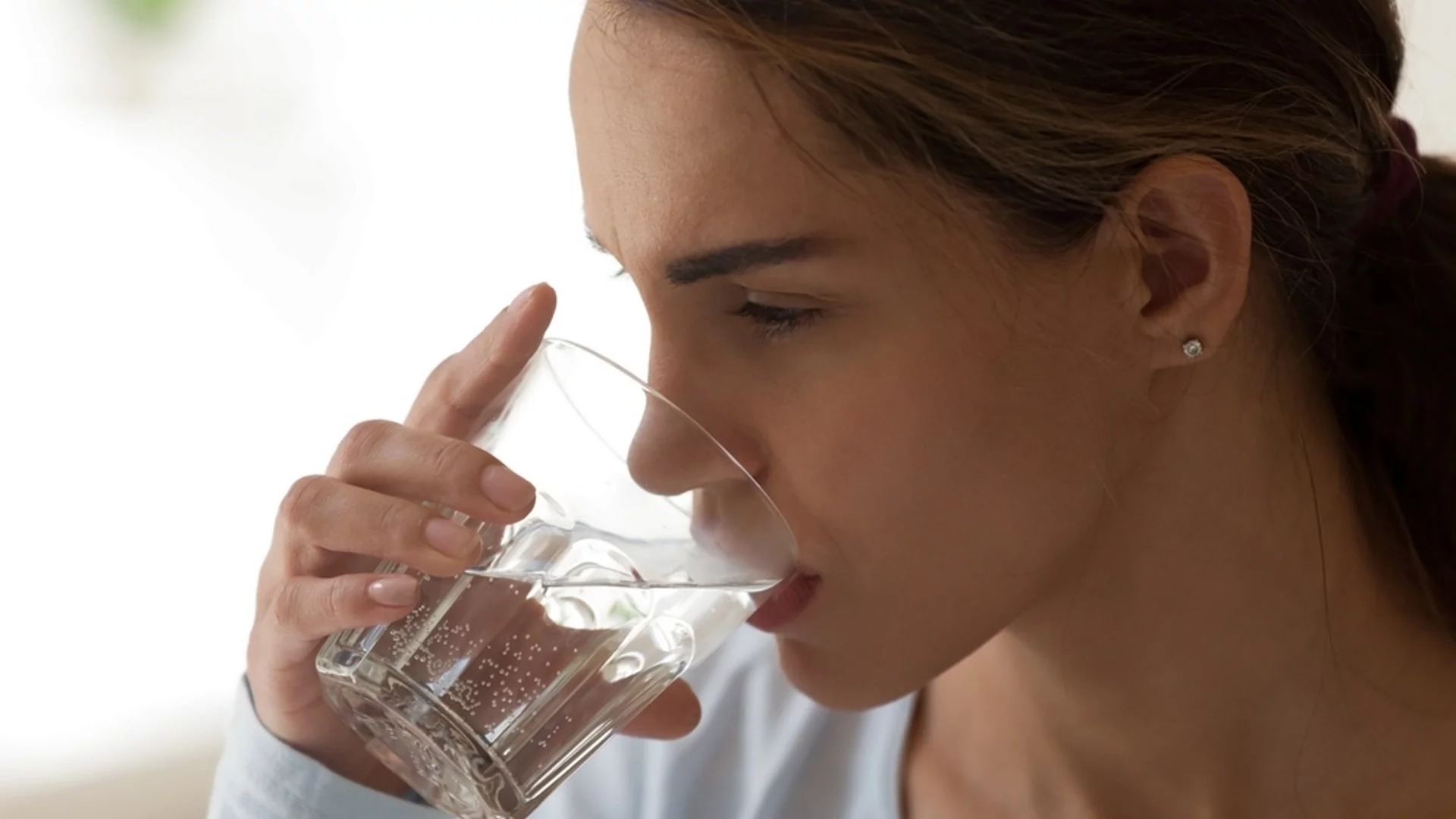 Какво се случва с тялото, ако пием само вода в продължение на месец?