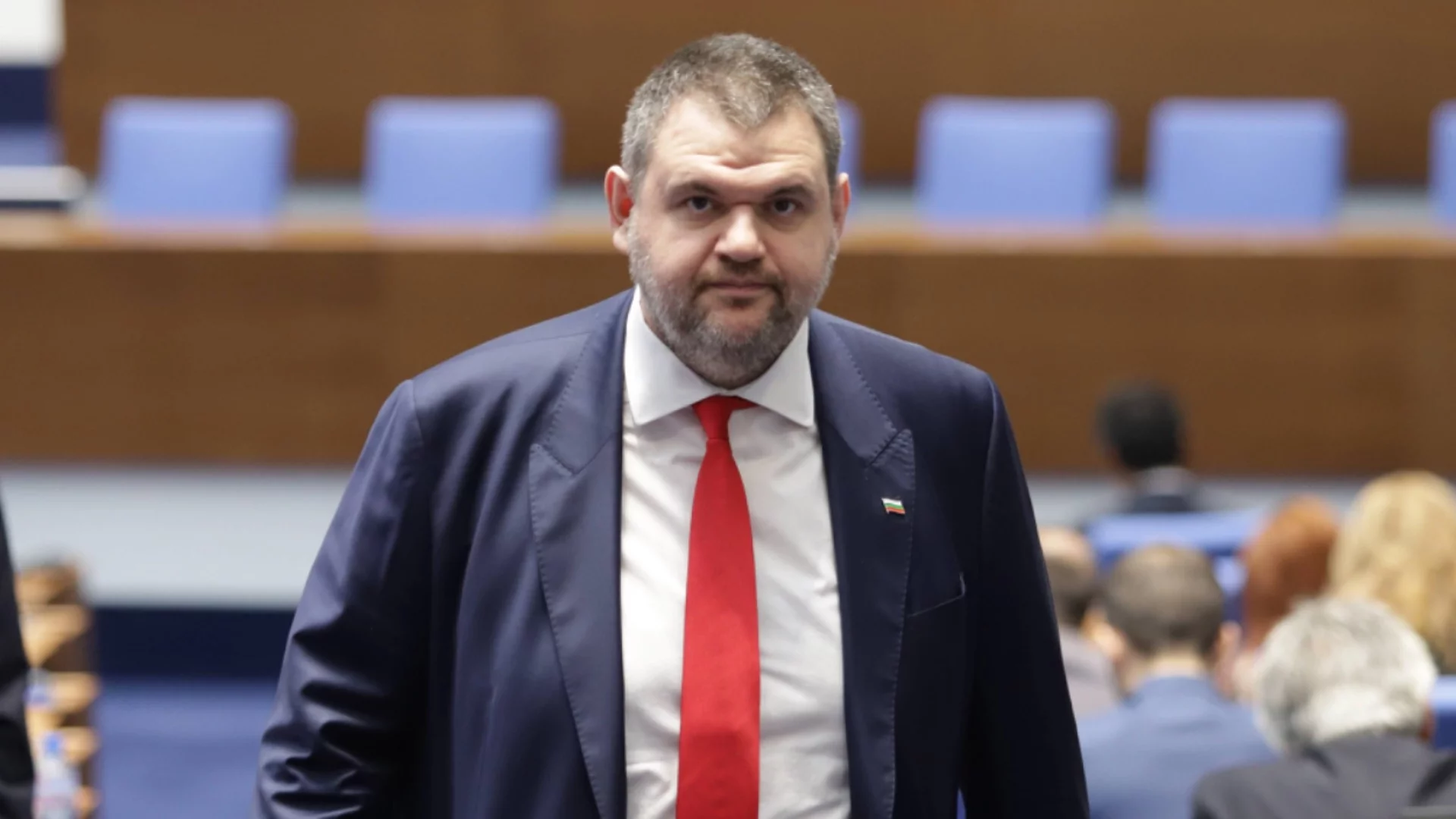 "С Доган ще сме заедно": Пеевски обеща да не изключва депутати и поиска бързи избори (ВИДЕО)