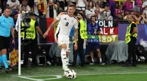 Тони Кроос взриви Европейското по футбол с 9 думи в отговор на въпрос как изпълнява корнер! (ВИДЕО)