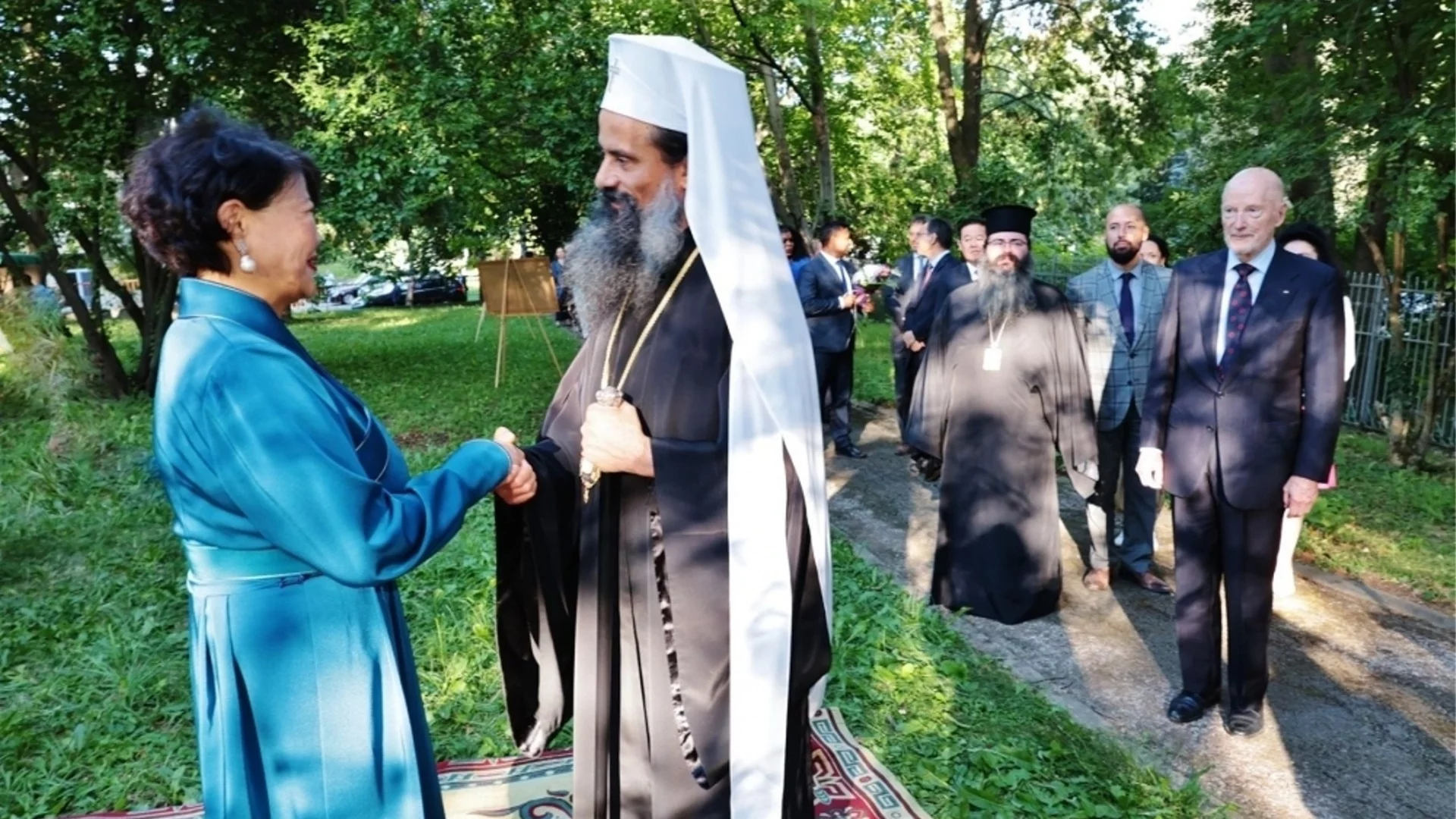 Патриарх Даниил на прием и в посолството на Монголия