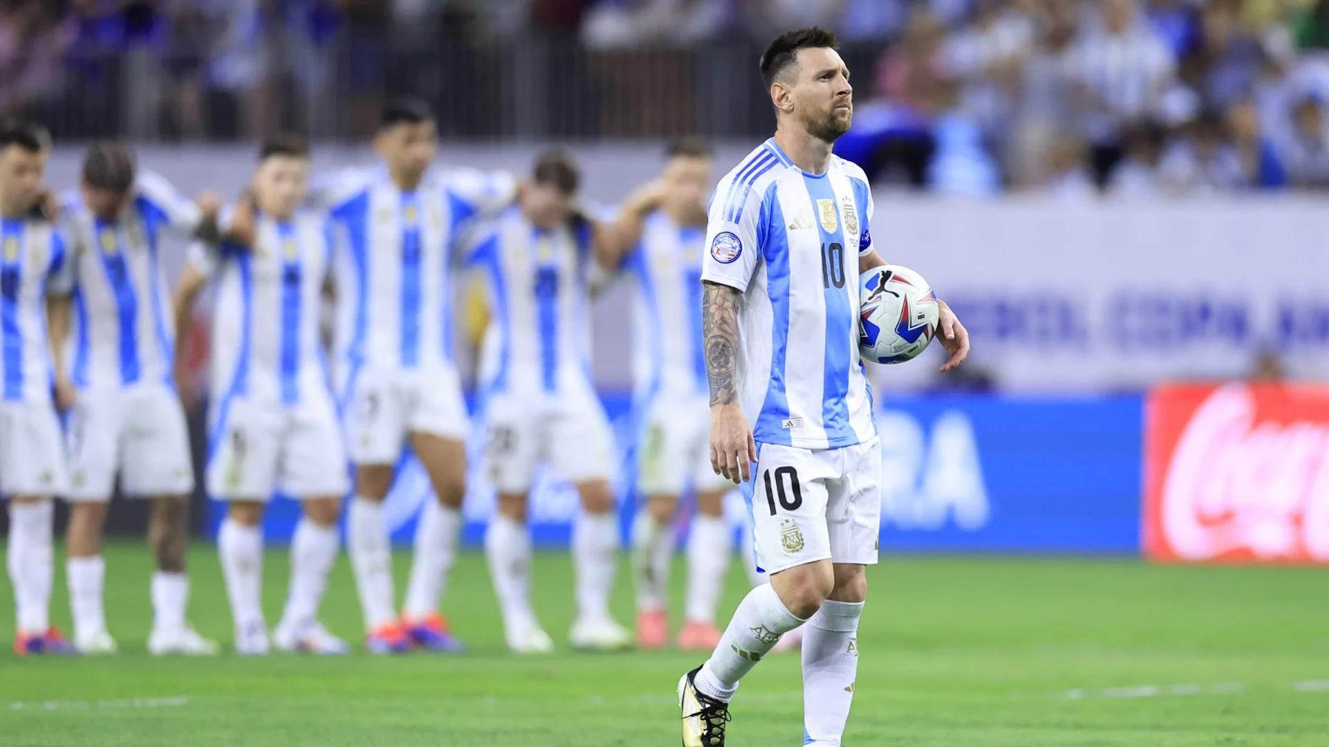 И Меси като Роналдо: Изпусна дузпа, но вратар изкупи греха му за Аржентина (ВИДЕО)