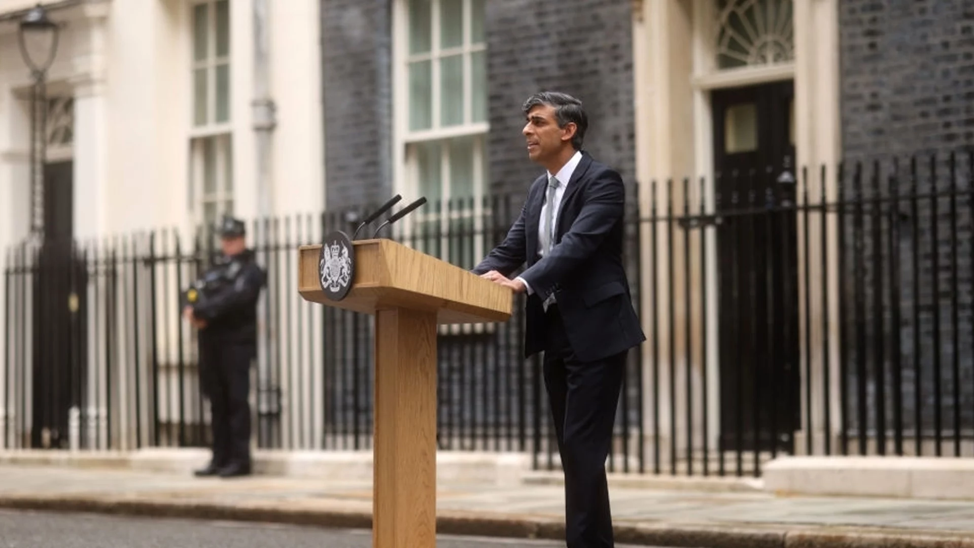 Риши Сунак подаде оставка като британски премиер след поражението на изборите (ВИДЕО)