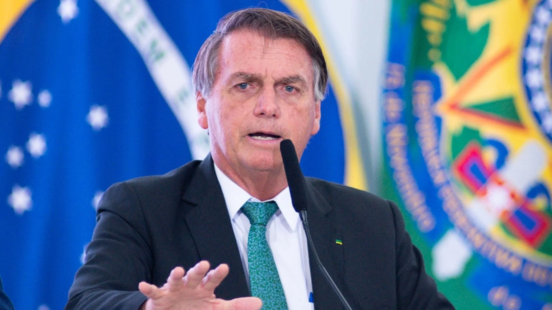 Бразилия повдигна обвинение на Болсонаро за пране на пари