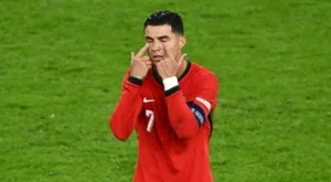 Кристиано Роналдо стори немислимото и изненада с ОГРОМЕН жест на Европейското първенство (ВИДЕО)