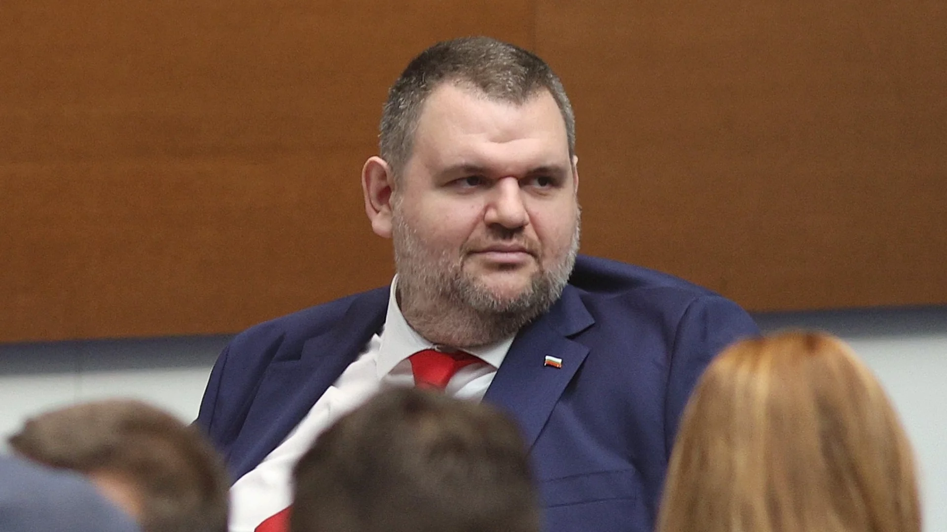 Романтикът Пеевски са разнежи в стил мадам В.