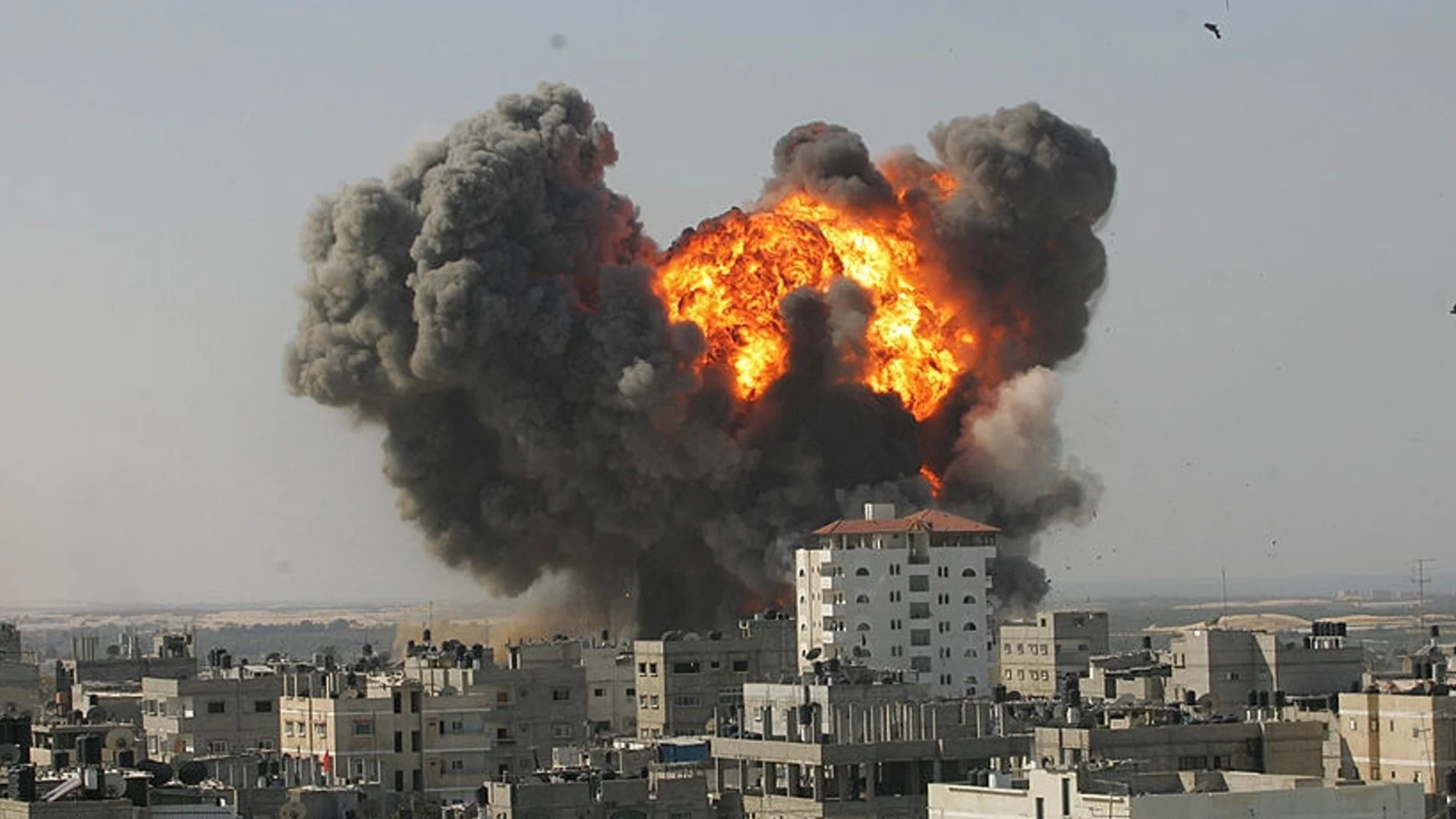 Израелски удар по училище в Газа уби най-малко 27 души, десетки са ранени