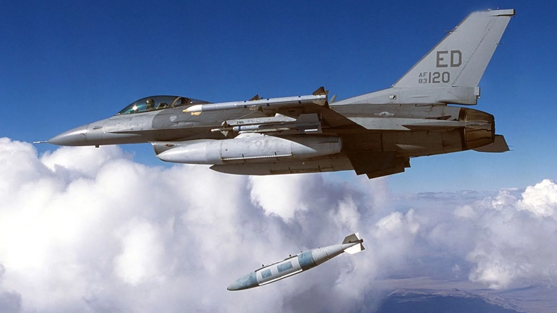 Норвегия обяви най-малък брой F-16 за Украйна сред държавите във "въздушната коалиция"