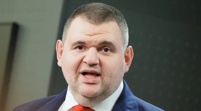 "Никой не може да спре Новото начало в ДПС": Пеевски няма да подава оставка