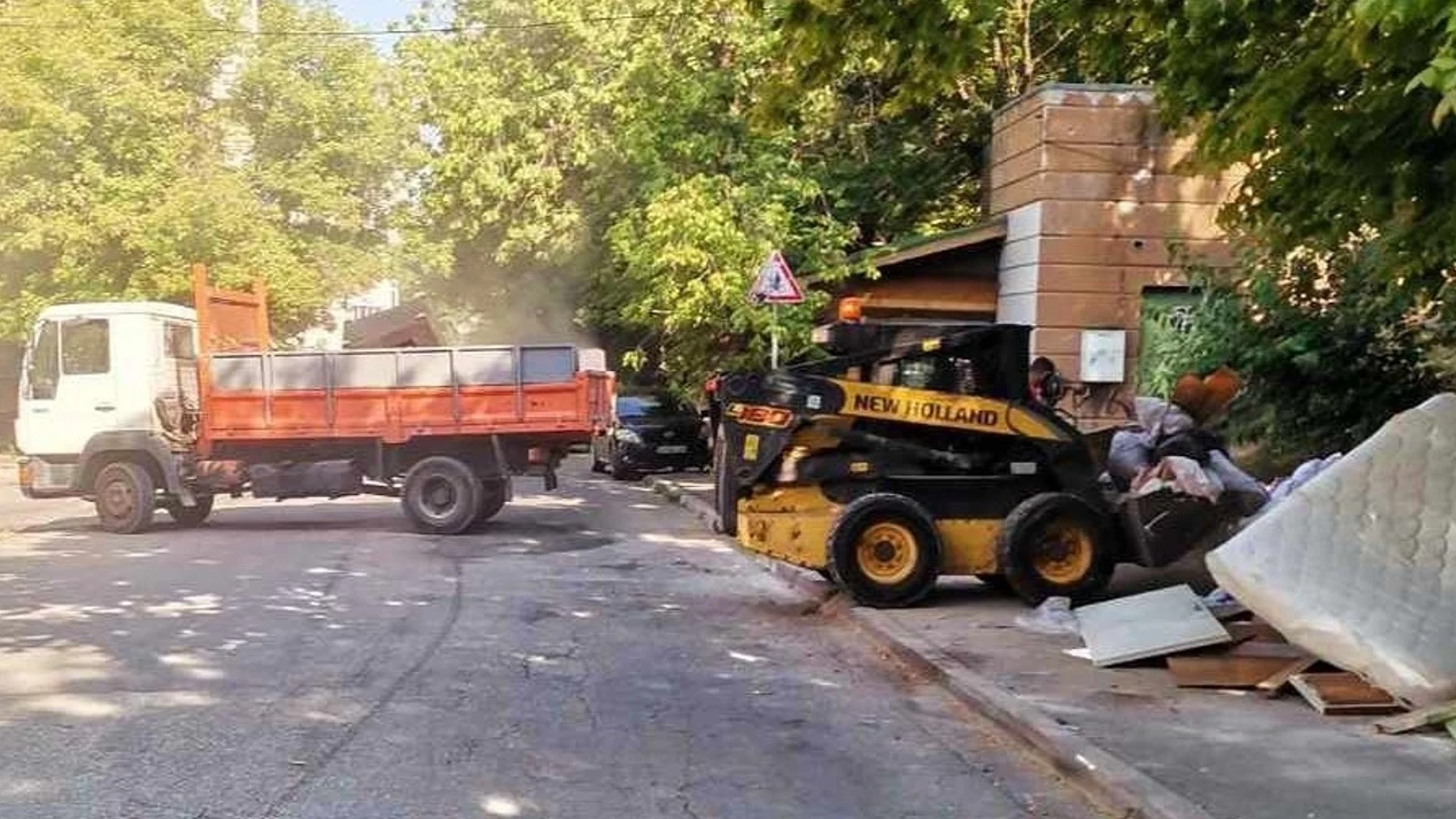 Продължава разчистването с общински средства на нерегламентирани сметища в Плевен