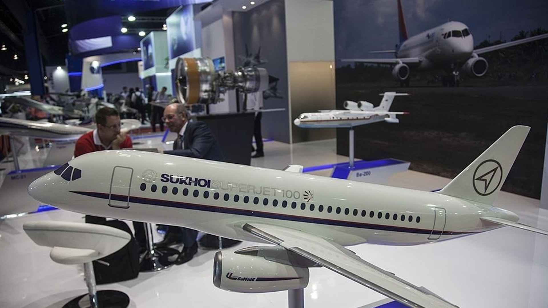 Руски самолет "Сухой Суперджет 100" се разби край Москва (ВИДЕО и ...