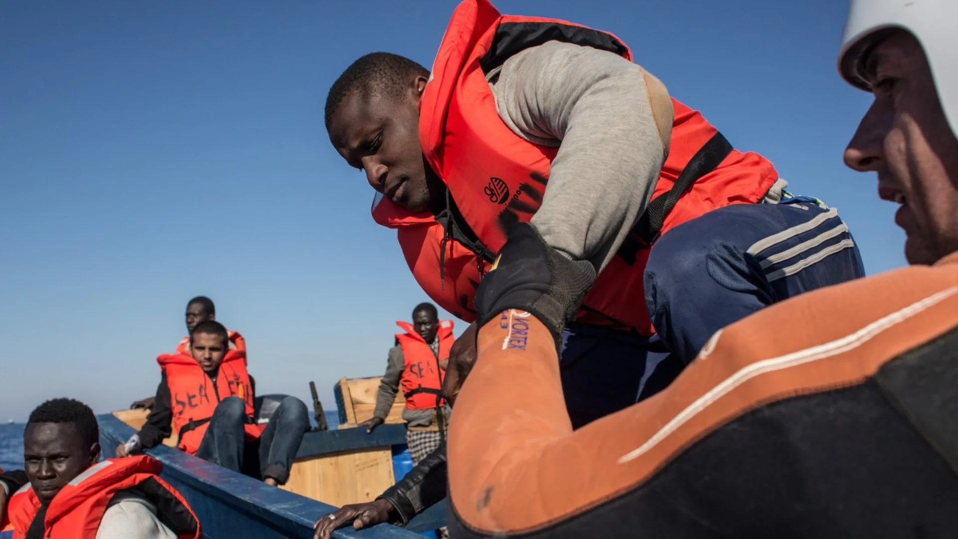 4 мигранти загинаха в опит да преплуват Ламанша  