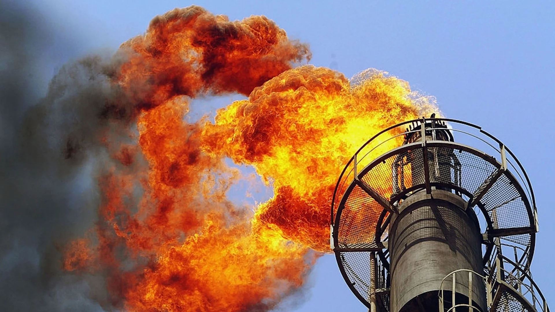 "Добро утро" по украински: Гори поредно петролно депо в Русия (ВИДЕО)