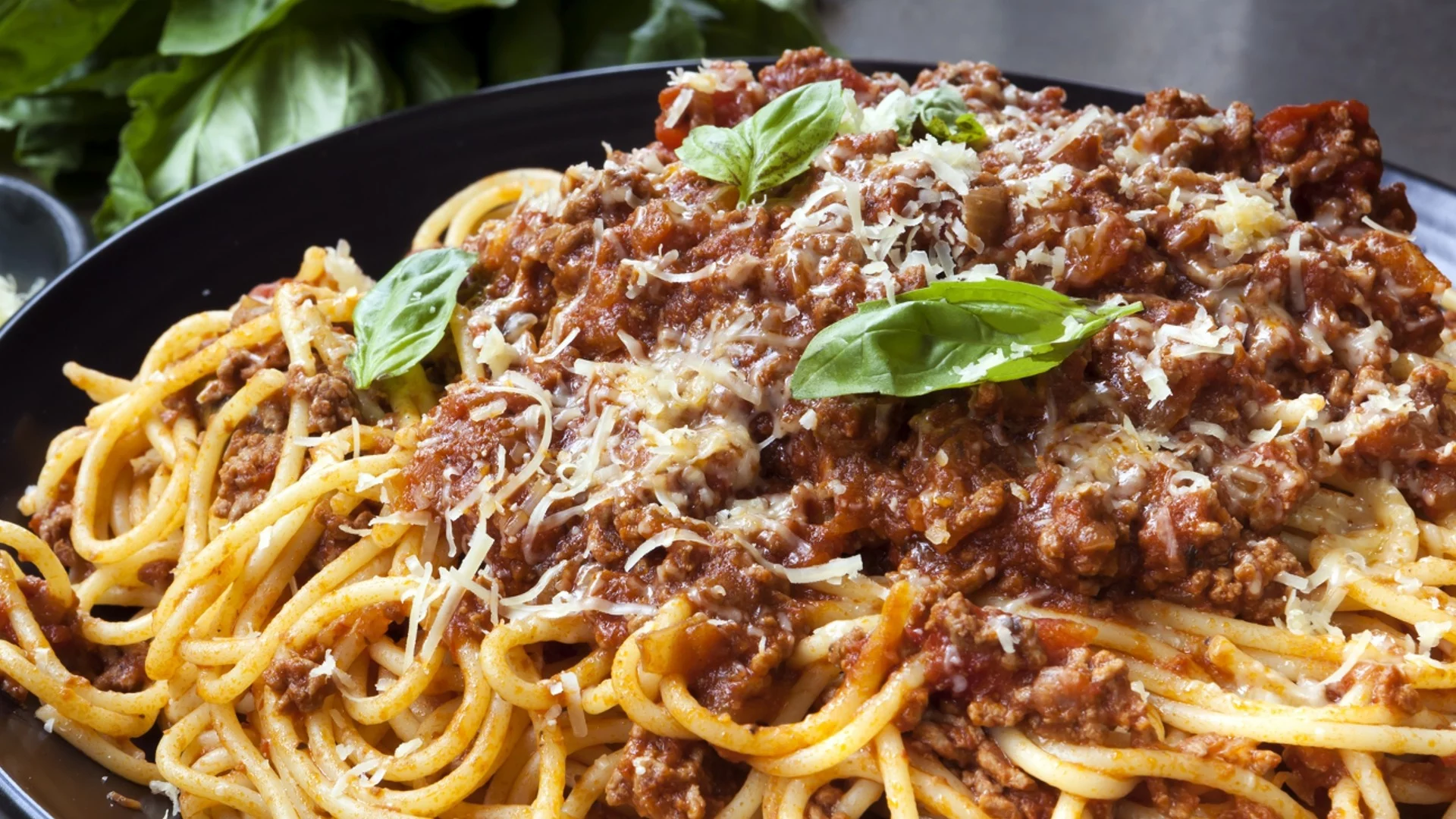 Вкусни спагети Болонезе - пътят към Италия