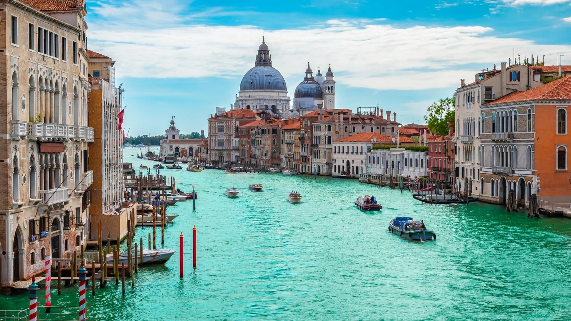 Ограничи ли туристите: Експериментът "входна такса" във Венеция засега приключи