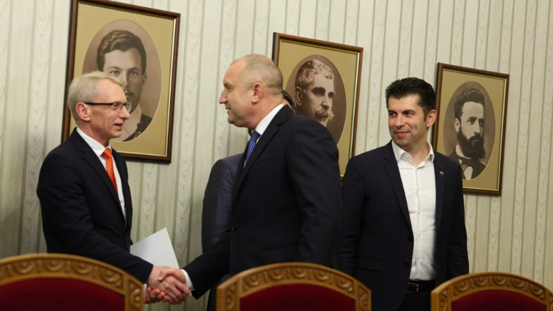 Разговор преди втория мандат: Радев приема ПП-ДБ на "Дондуков" 2 днес