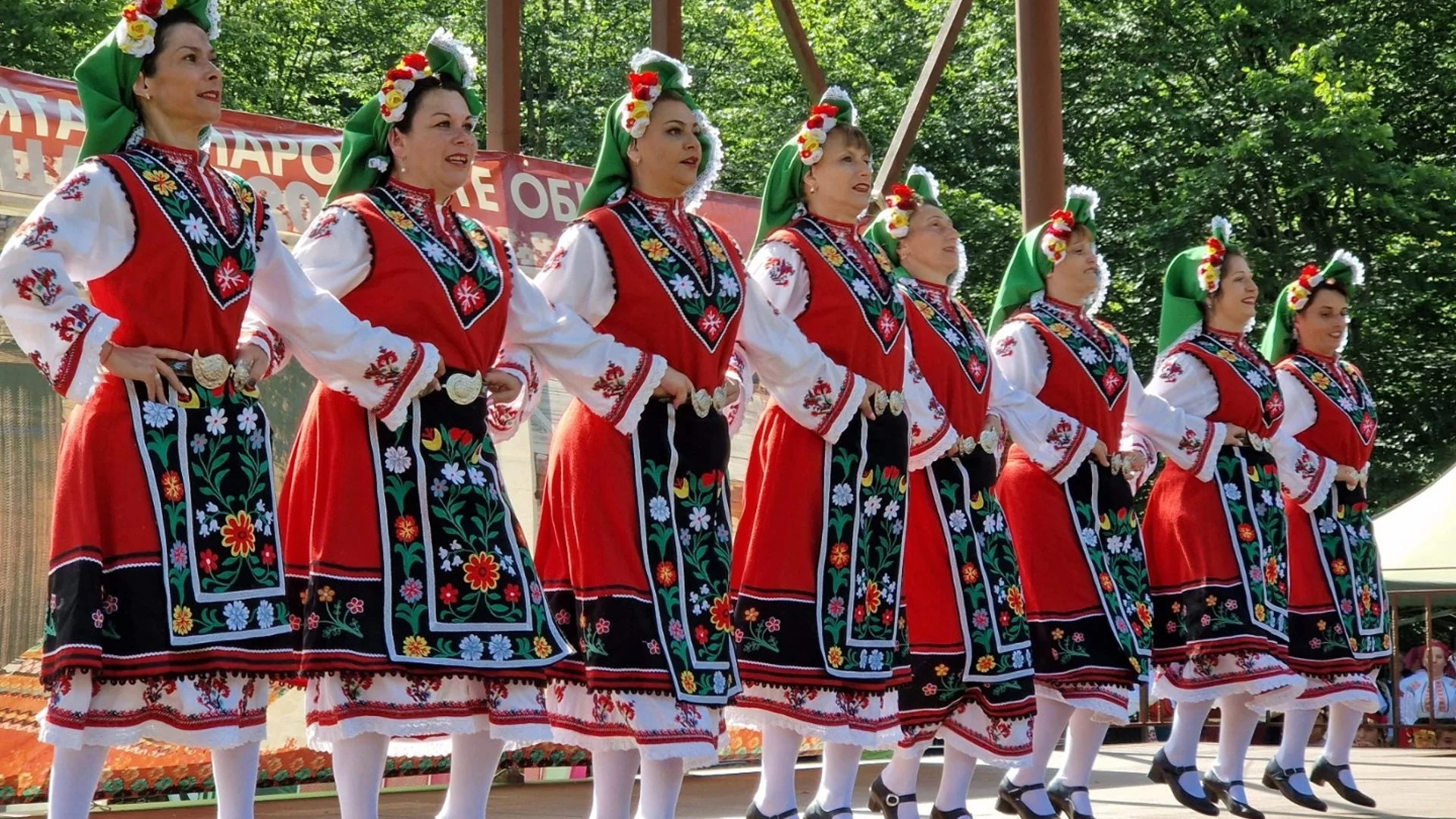 Ценители на българското се събират на Фестивал на автентичната носия в с. Рибарица
