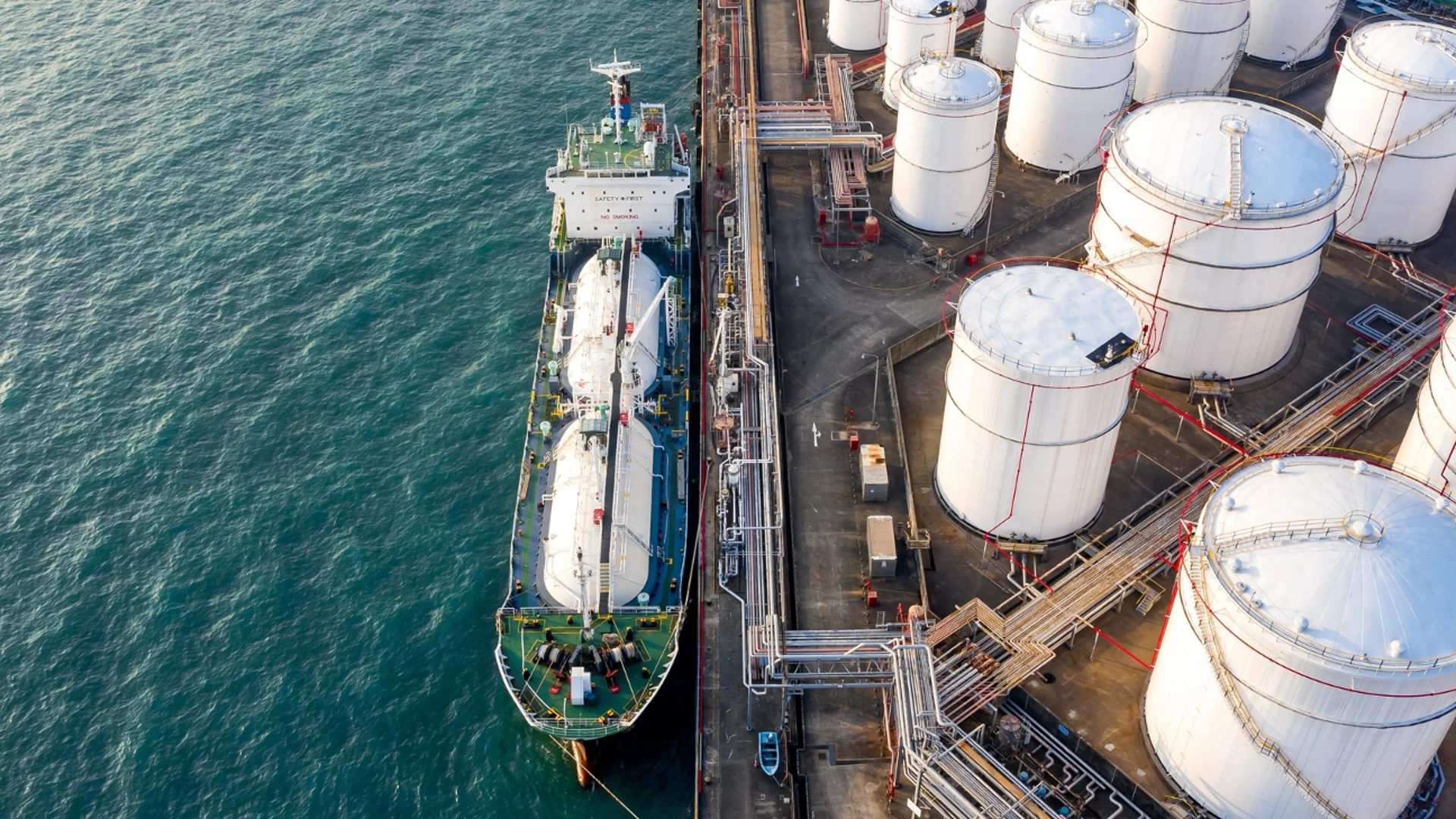 Руски петрол в морето: Хутите съсипаха два танкера и удариха машината на Путин (ВИДЕО)