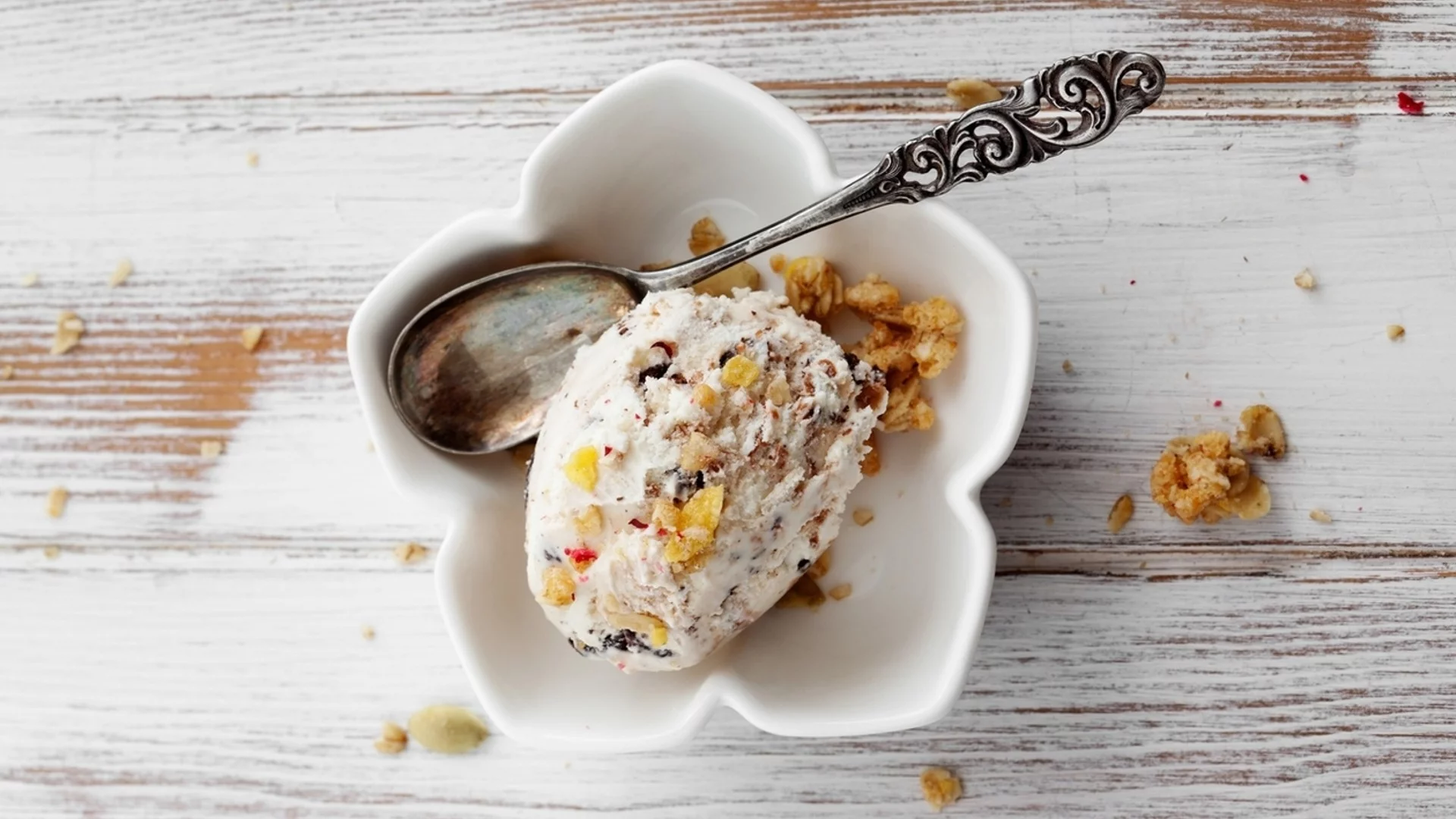 Бърза домашна рецепта: Кремообразен сладолед с лешници
