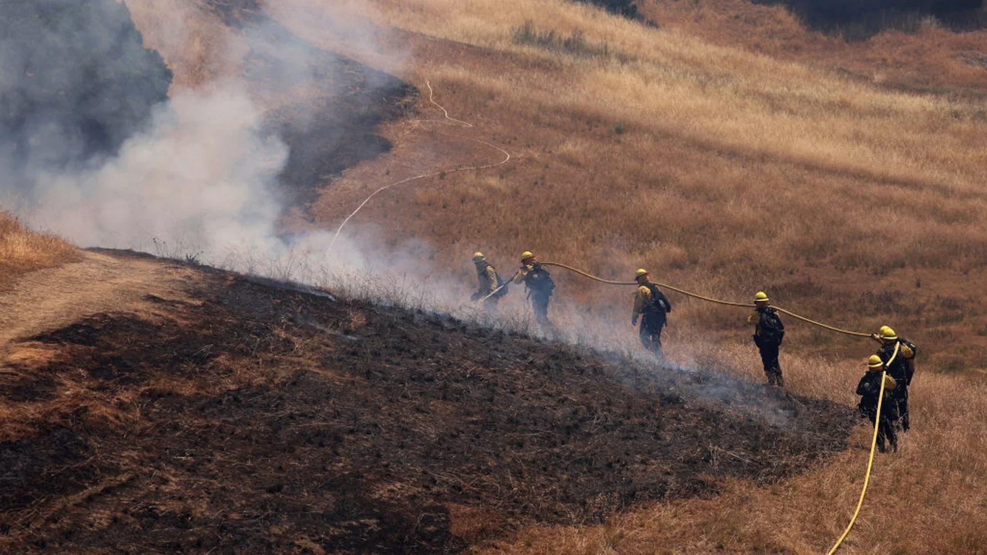 Огънят в Ямболско стигна почти до границата с Турция