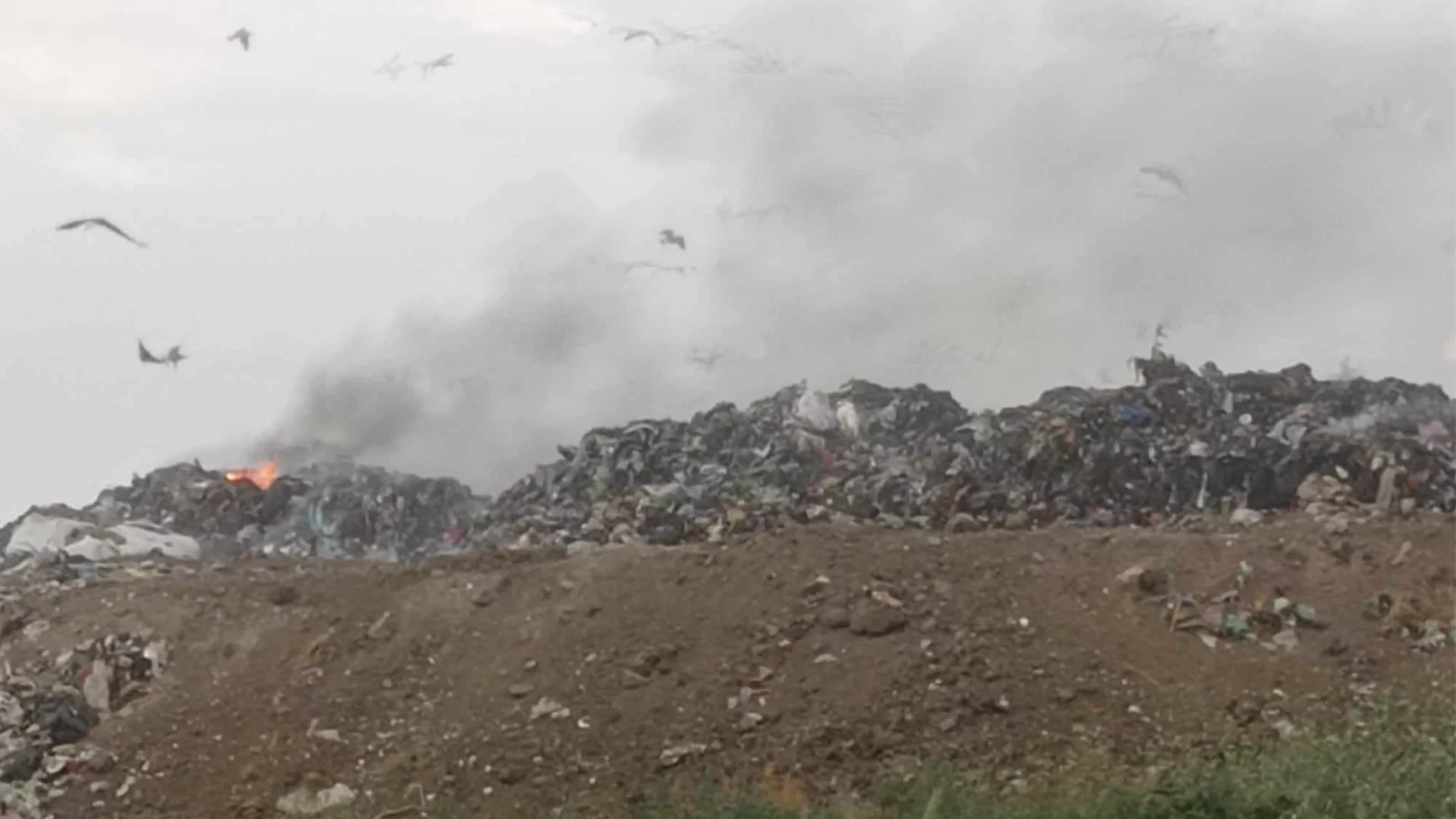 Пожар на сметището в Русе, овладян е бързо
