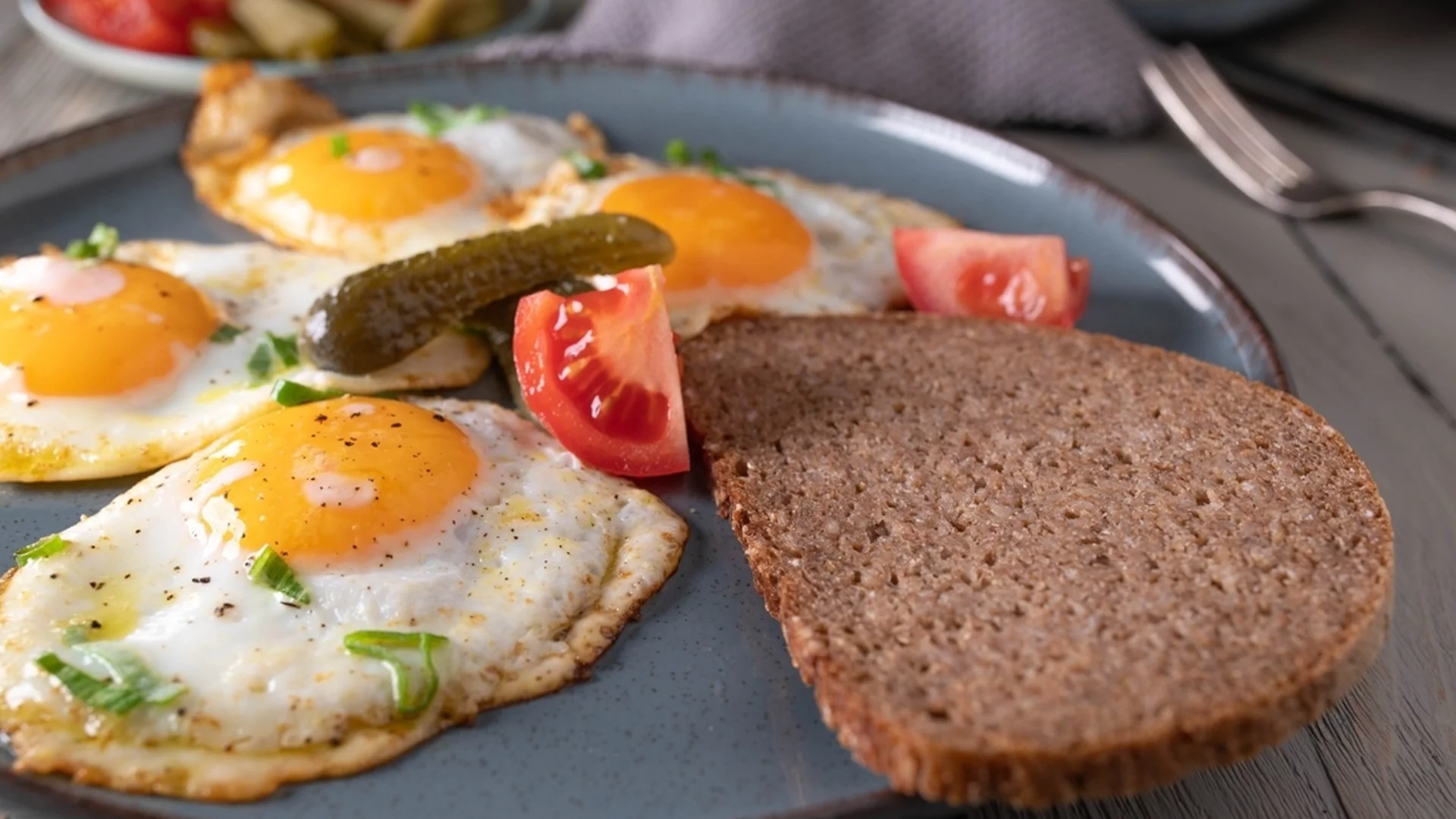 Салмонела: Как да купуваме, съхраняваме и приготвяме яйца в жегите