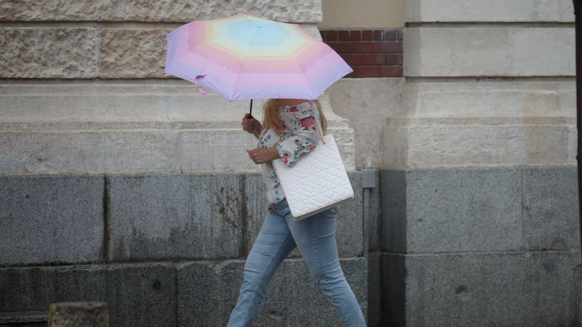 Жълт код за дъждове в почти цялата страна за вторник
