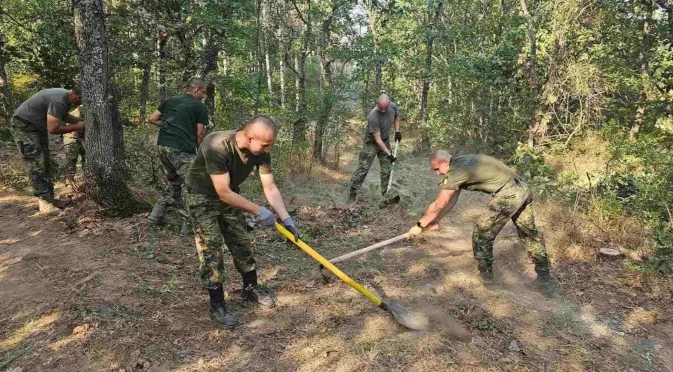 Пожарникарите, гасили пожарите в Ямболско, отиват на границата с Гърция